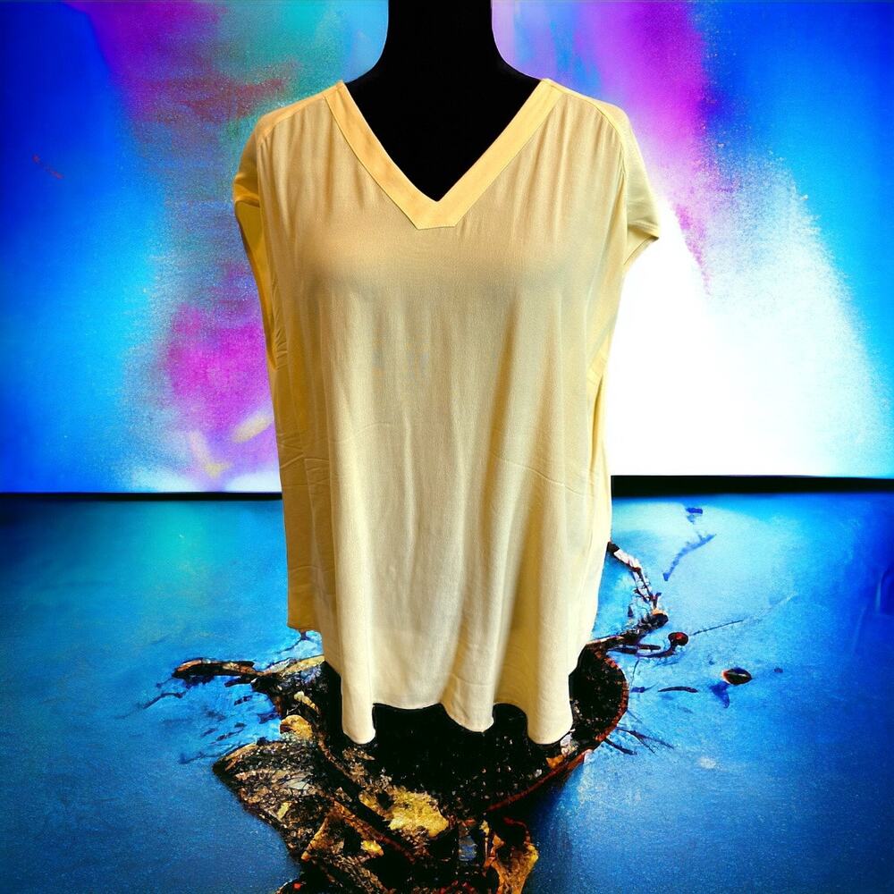 Chico's Womens Blouse Sz 2 L 12 Light Pale Yellow Sleeveless V-Neck Shell